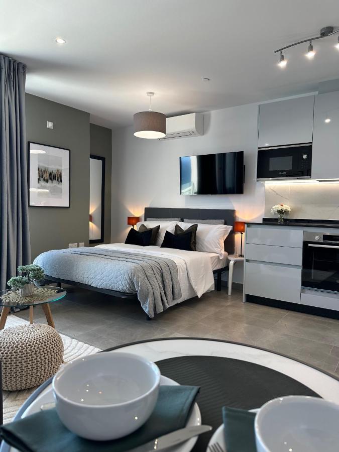 E1 Presidential Studios On High Floor With Stunning Sea Views Gibraltar Bagian luar foto