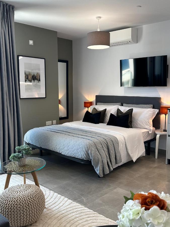 E1 Presidential Studios On High Floor With Stunning Sea Views Gibraltar Bagian luar foto