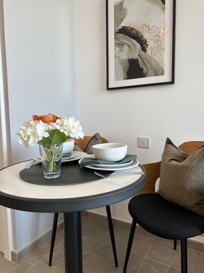 E1 Presidential Studios On High Floor With Stunning Sea Views Gibraltar Bagian luar foto